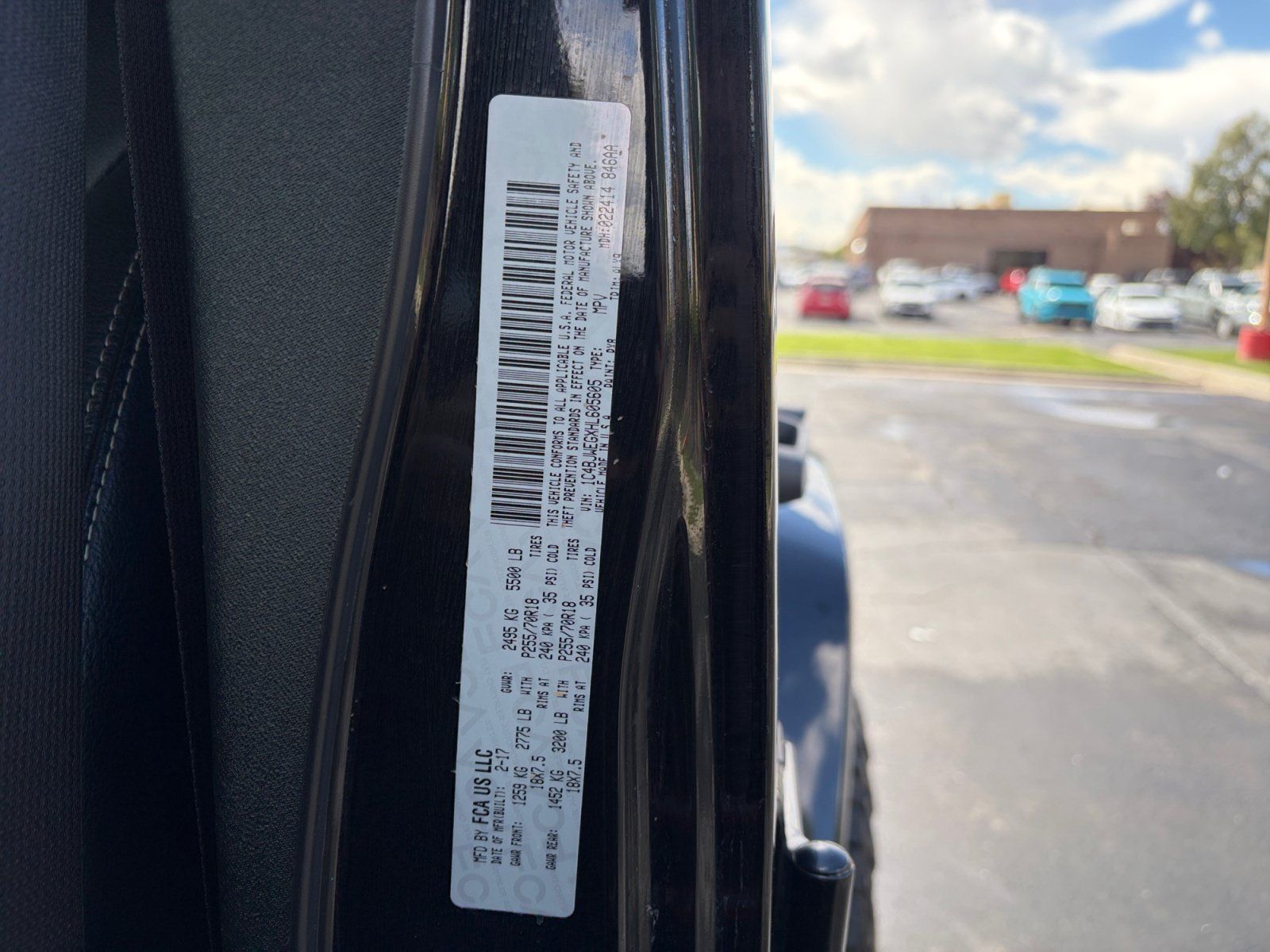 Used 2017 Jeep Wrangler Unlimited Sahara w/ Connectivity Group AWD/4WD image 29