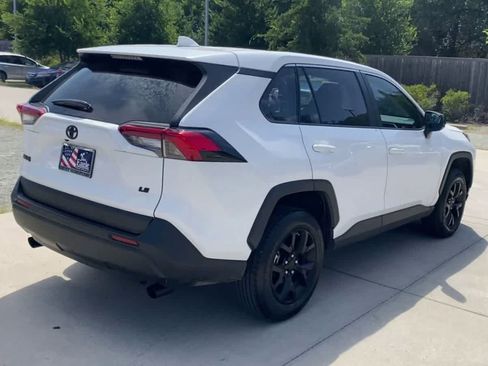 Used 2022 Toyota RAV4 LE FWD image 8