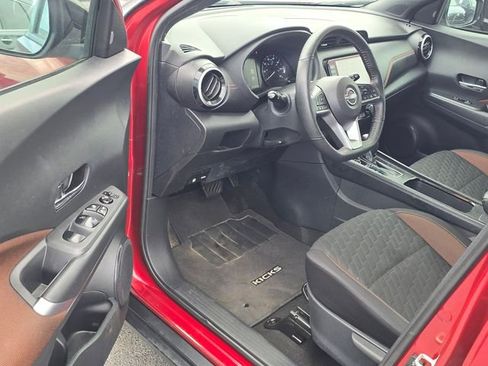 Certified 2023 Nissan Kicks SR FWD image 10