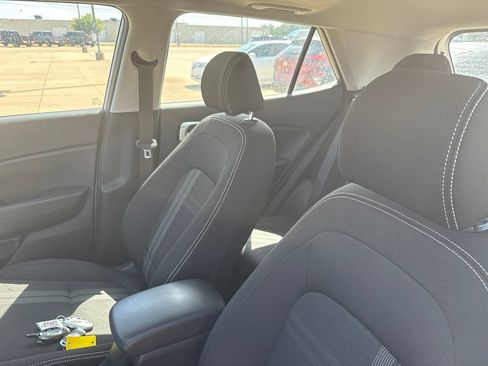 Used 2025 Hyundai Venue SEL FWD image 12