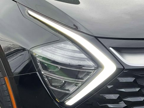 Used 2025 Kia Sportage EX image 9
