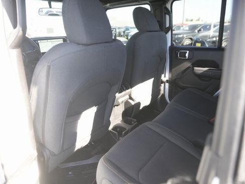 Used 2025 Jeep Gladiator Sport image 11