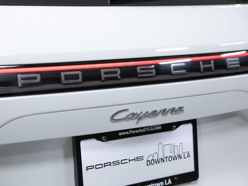 Certified 2022 Porsche Cayenne AWD/4WD image 19