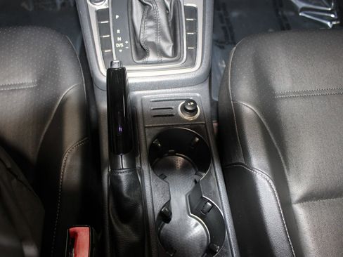 Used 2016 Volkswagen Golf Limited Edition image 19