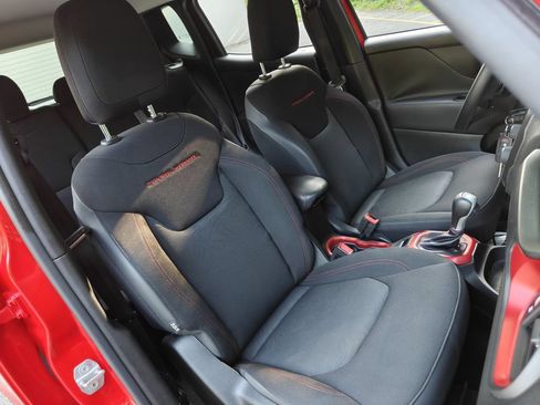 Used 2015 Jeep Renegade Trailhawk AWD/4WD image 12