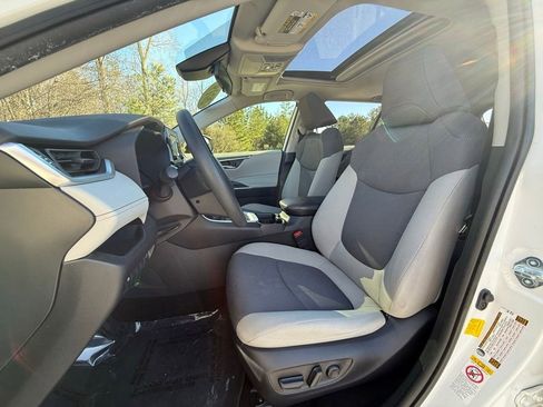 Used 2019 Toyota RAV4 XLE w/ Convenience Package image 8