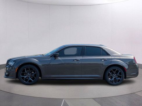 Used 2023 Chrysler 300 Touring L w/ Comfort Group RWD image 2
