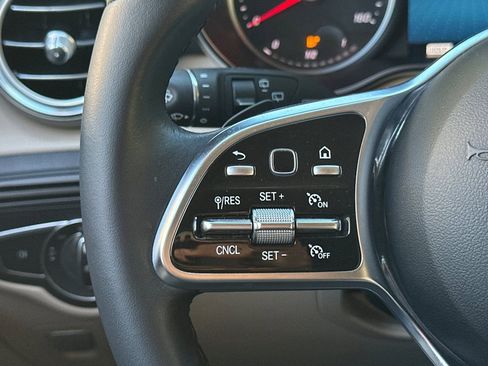 Used 2022 Mercedes-Benz GLC 300 image 27