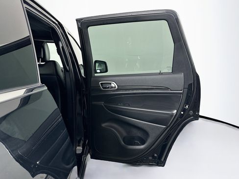 Used 2022 Jeep Grand Cherokee Limited image 31