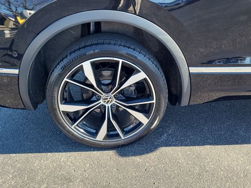 Used 2024 Volkswagen Tiguan SEL R-Line image 10