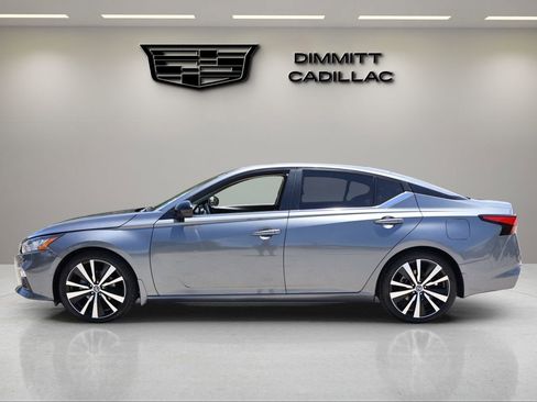 Used 2020 Nissan Altima 2.5 SR FWD image 2