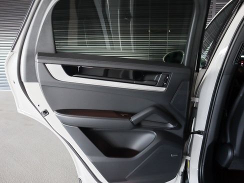 Used 2026 Porsche Cayenne S image 25