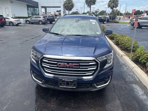 Used 2022 GMC Terrain SLT AWD/4WD image 2