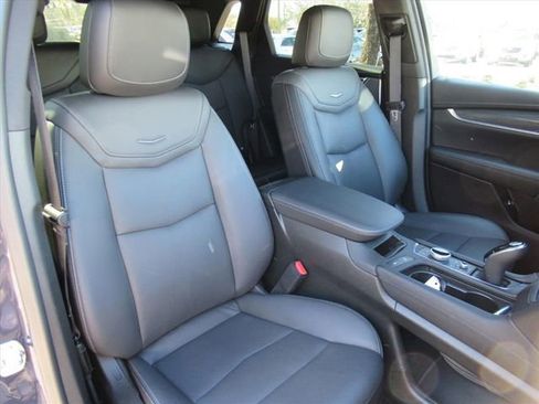 Certified 2024 Cadillac XT5 Sportv w/ Technology Package image 10