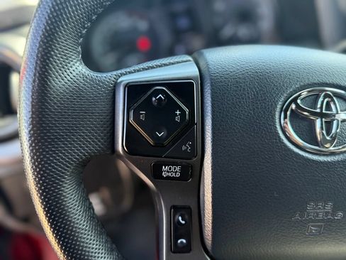 Used 2020 Toyota Tacoma TRD Off-Road w/ Technology Package AWD/4WD image 17