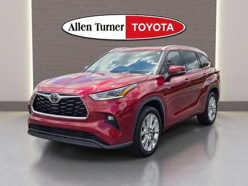 Used 2023 Toyota Highlander Limited FWD image 4