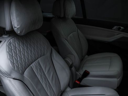 Used 2023 BMW X7 xDrive40i w/ M Sport Package image 24