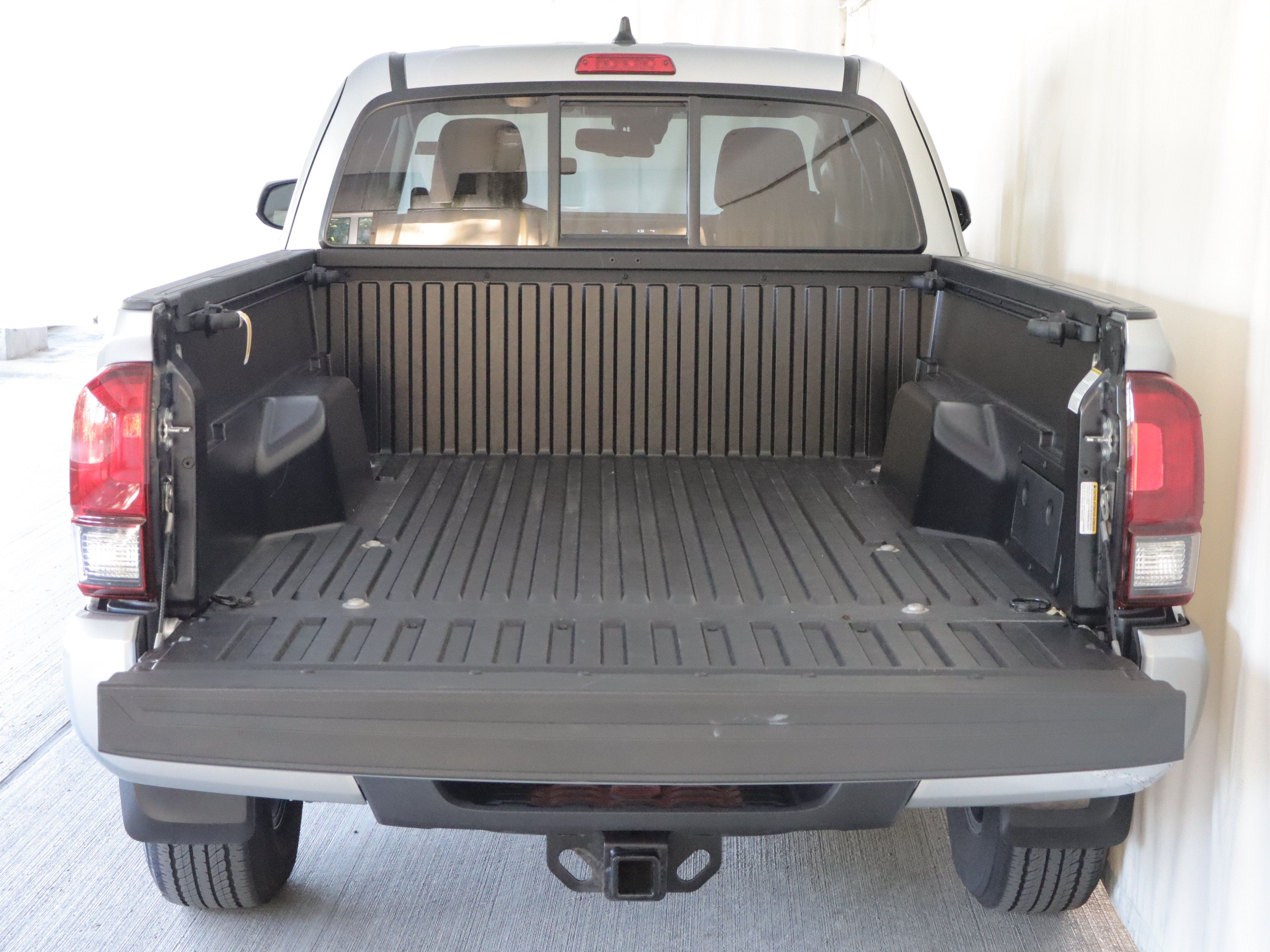 Used 2022 Toyota Tacoma SR5 AWD/4WD image 25