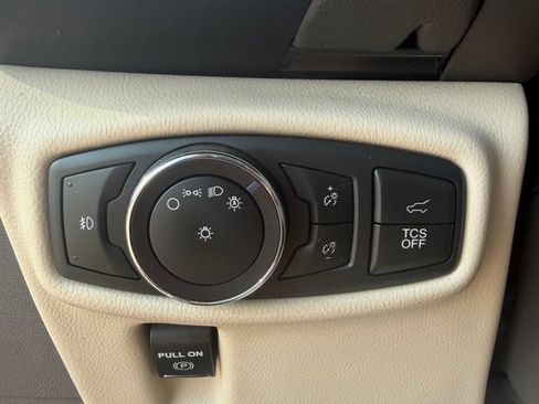 Used 2019 Lincoln Nautilus Select AWD/4WD image 11