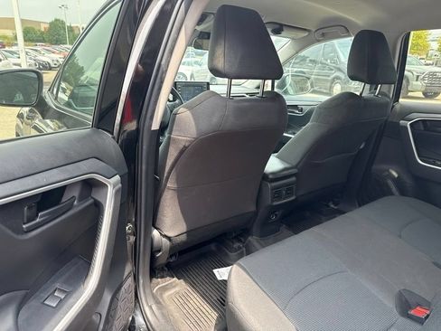 Used 2022 Toyota RAV4 LE AWD/4WD image 21