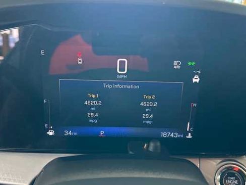 Used 2025 Chevrolet Trax LT FWD image 9