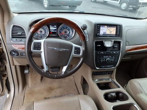 Used 2012 Chrysler Town & Country Limited w/ Luxury Group image 7