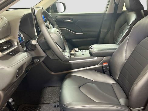 New 2026 Toyota Highlander XLE image 19