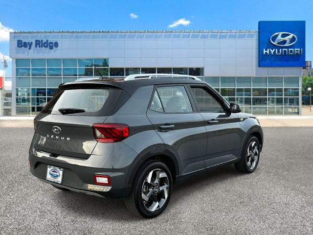 Used 2025 Hyundai Venue Limited FWD image 4
