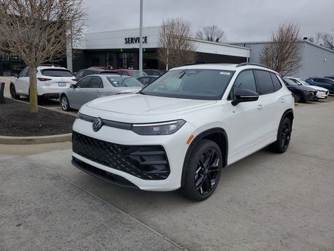 New 2026 Volkswagen Tiguan SE R-Line image 2