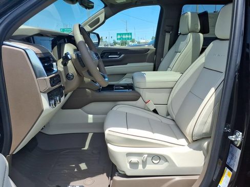 New 2026 GMC Yukon Denali w/ Denali Reserve Package AWD/4WD image 11