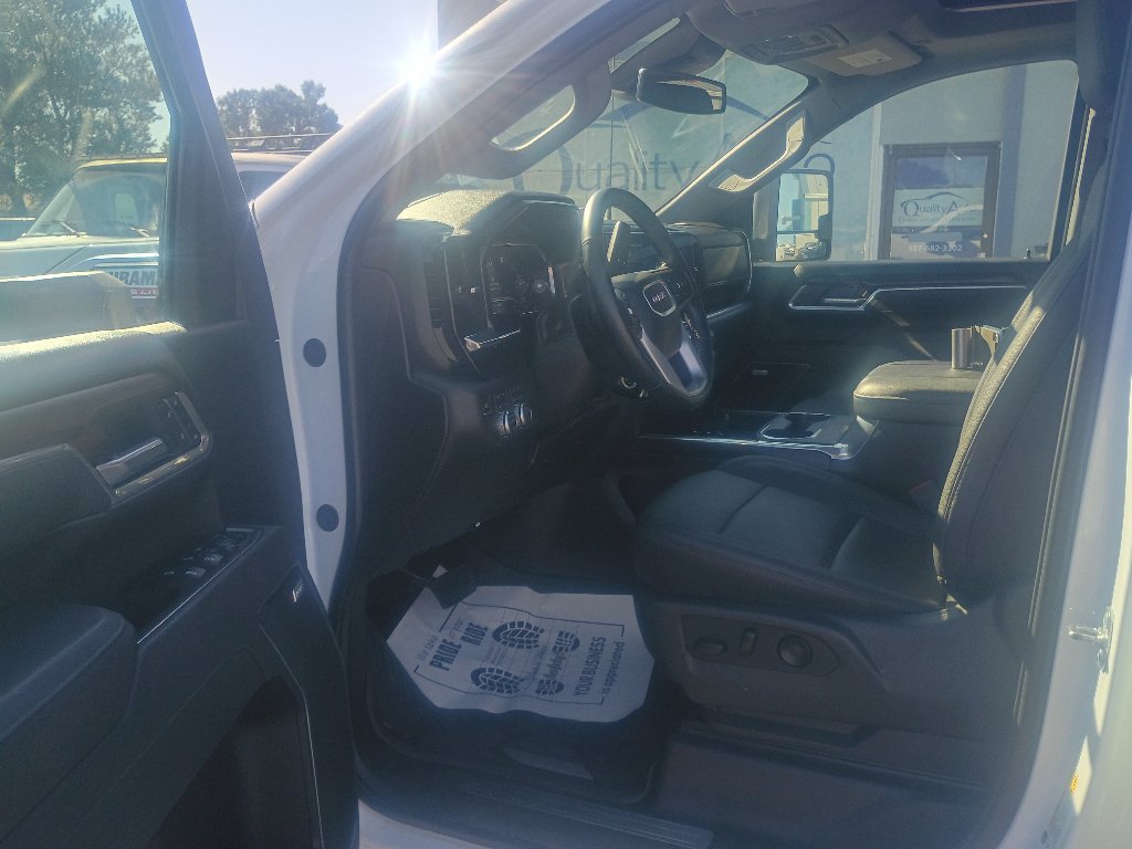 Used 2025 GMC Sierra 3500 SLT w/ SLT Premium Package AWD/4WD image 11
