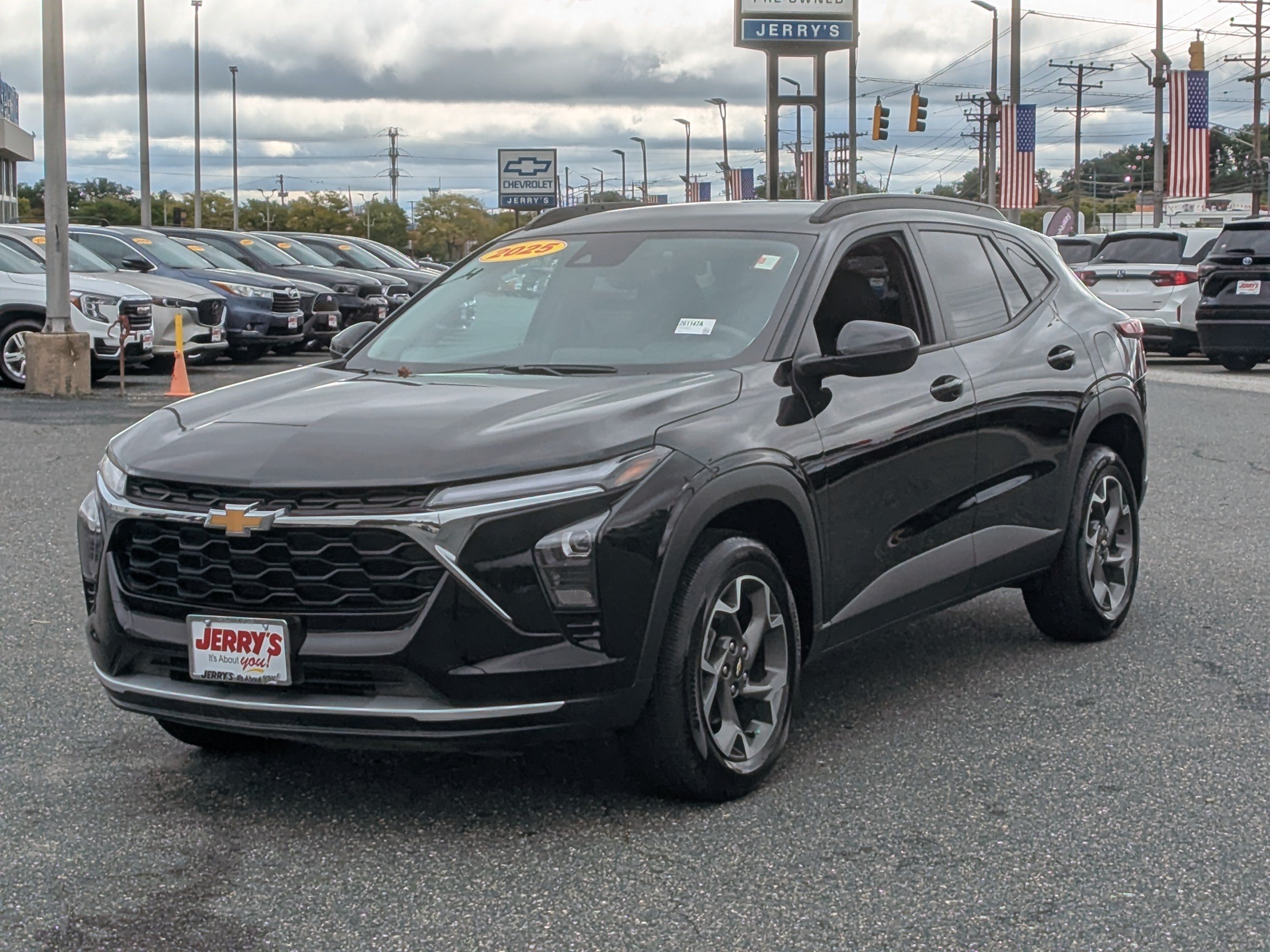Used 2025 Chevrolet Trax LT FWD image 4