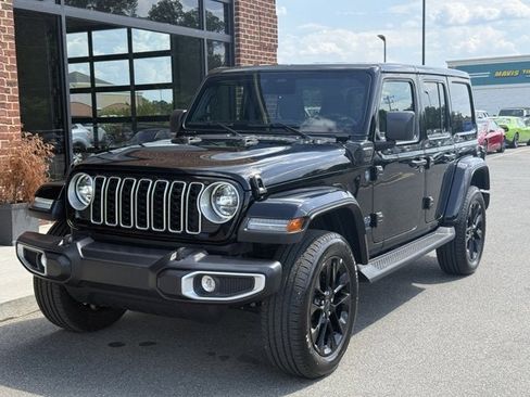 Used 2025 Jeep Wrangler Sahara AWD/4WD image 1