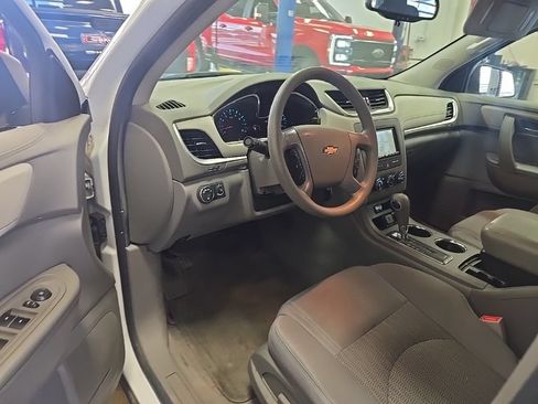 Used 2017 Chevrolet Traverse LS FWD image 5