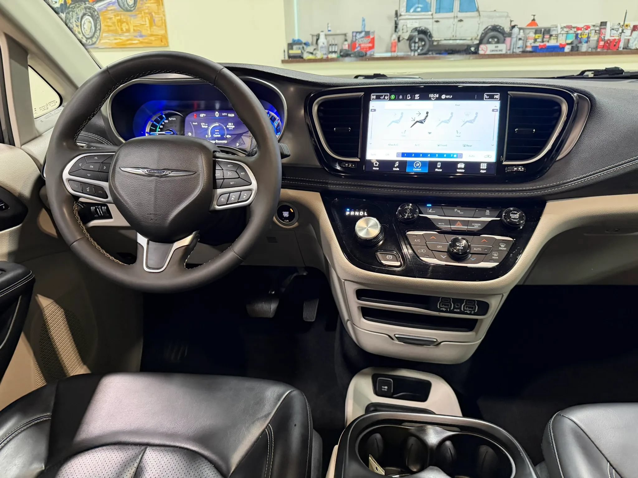 Used 2023 Chrysler Pacifica Touring-L FWD image 55