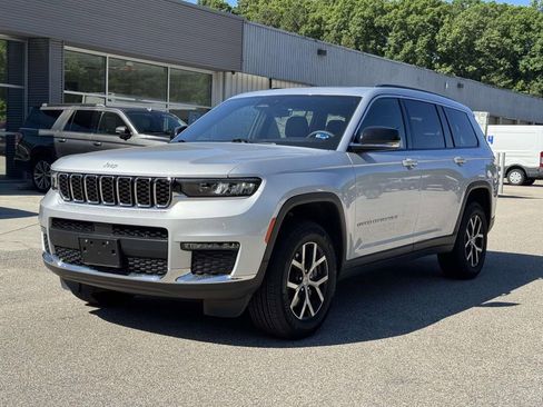 Used 2025 Jeep Grand Cherokee L Limited w/ Trailer Tow Package AWD/4WD image 26