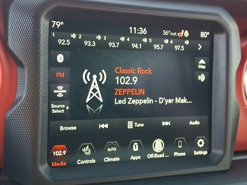 Certified 2022 Jeep Gladiator Rubicon w/ Cold Weather Group image 30