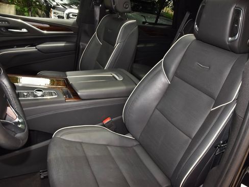 Used 2023 Cadillac Escalade Premium Luxury AWD/4WD image 27