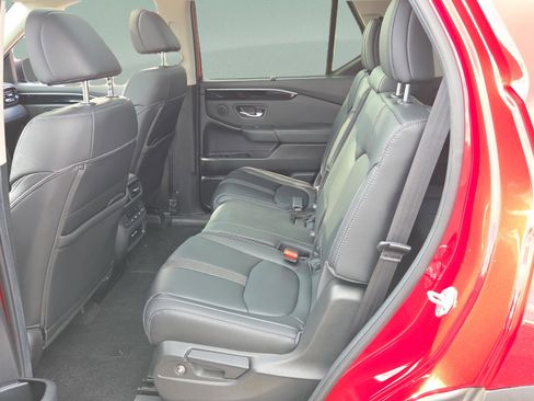 Used 2025 Honda Pilot Touring image 14