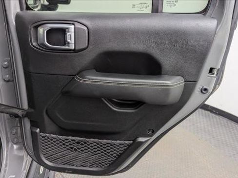 Used 2020 Jeep Gladiator Overland w/ Trailer Tow Package image 19