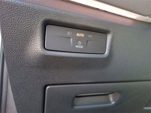 Used 2026 Volkswagen Tiguan SE image 18