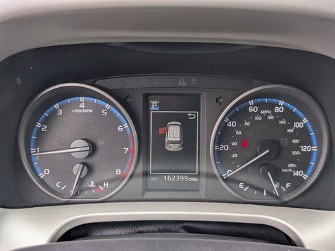 Used 2018 Toyota RAV4 XLE FWD image 19