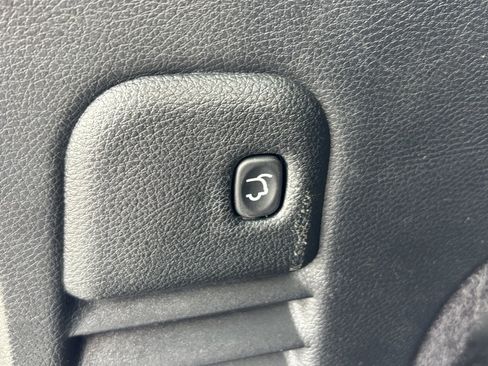 Used 2017 Jeep Grand Cherokee Limited image 21