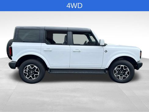 Used 2025 Ford Bronco Outer Banks AWD/4WD image 2