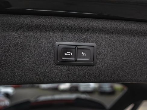 Used 2018 Audi Q3 2.0T Premium Plus w/ S Line Competition Package image 38