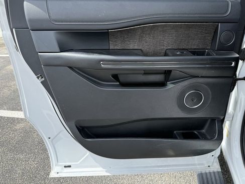Used 2021 Ford Expedition Max Limited image 23