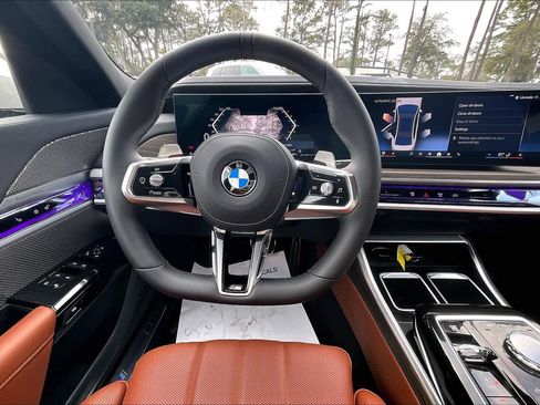 Used 2026 BMW 740i w/ Executive Package RWD image 7