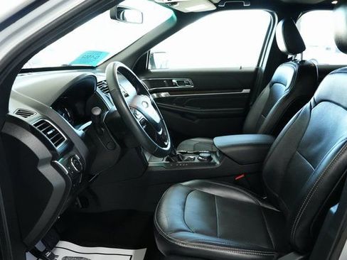 Used 2019 Ford Explorer Limited w/ Class III Trailer Tow Package image 14