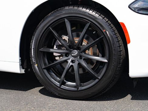 Used 2019 Dodge Charger SXT RWD image 8