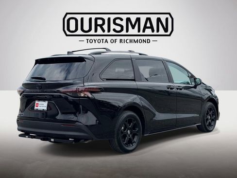 Certified 2025 Toyota Sienna XLE Woodland Edition AWD/4WD image 21
